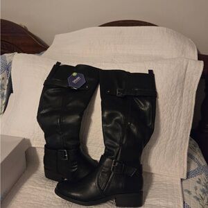 Black Boots with Buckle Detail
